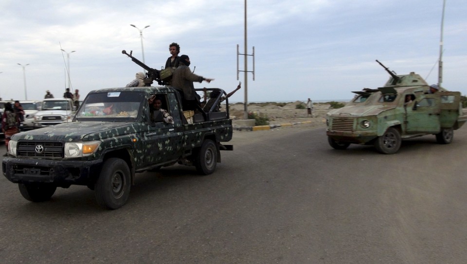 Forças leais ao presidente Abdo Rabbo Mansour Hadi conseguiram ontem impedir o avanço do grupo houthi rumo ao sul do país. | Nabeel Quaiti/Reuters