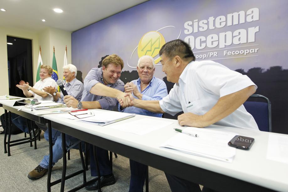 Kazuo Jorge Baba (direita) foi escolhido para substituir Raphael Rodrigues Fróes (esquerda) na presidência da Apasem. | Anta´nio More