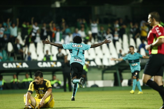 Acreditem: Negueba fez gol, o primeiro em mais de um ano. | Hugo Harada/Gazeta do Povo
