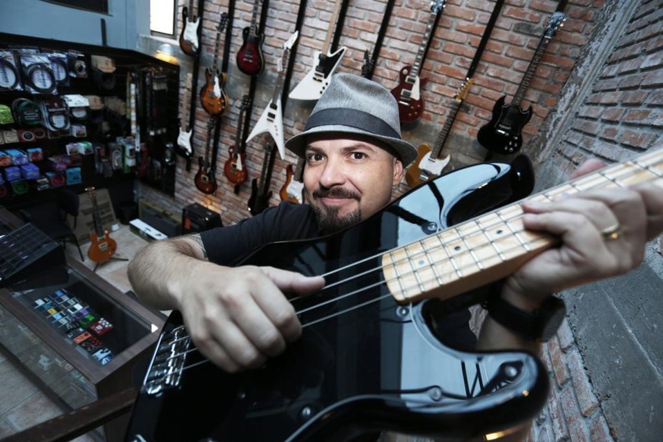 Marcelo Freitas, da Academia do Rock: aluno vira rock star. | Ivonaldo Alexandre/Gazeta do Povo