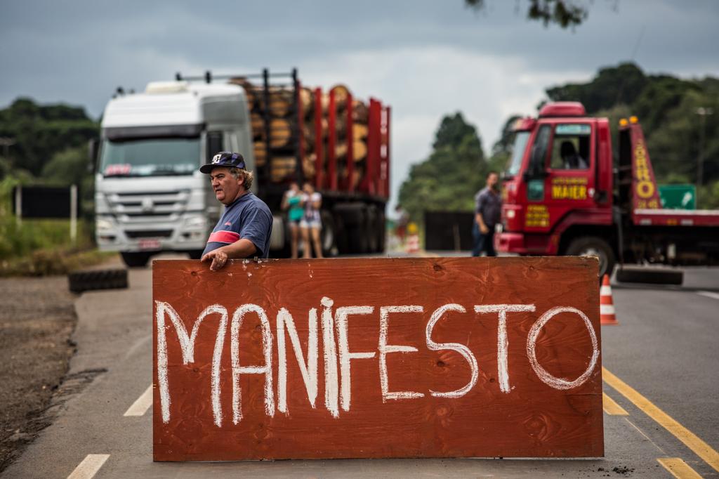 Protesto na PR-280, próximo a Palmas, na semana passada. | Brunno Covello/Gazeta do Povo