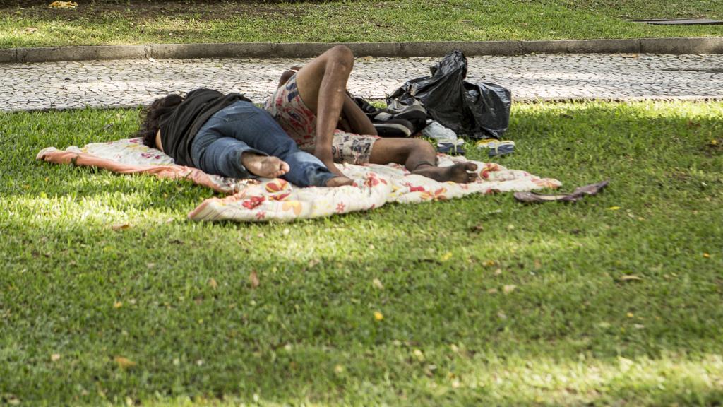 Muitos moradores de rua preferem ficar ao relento do que ir para unidades de acolhimento. | Marcelo Andrade/Gazeta do Povo