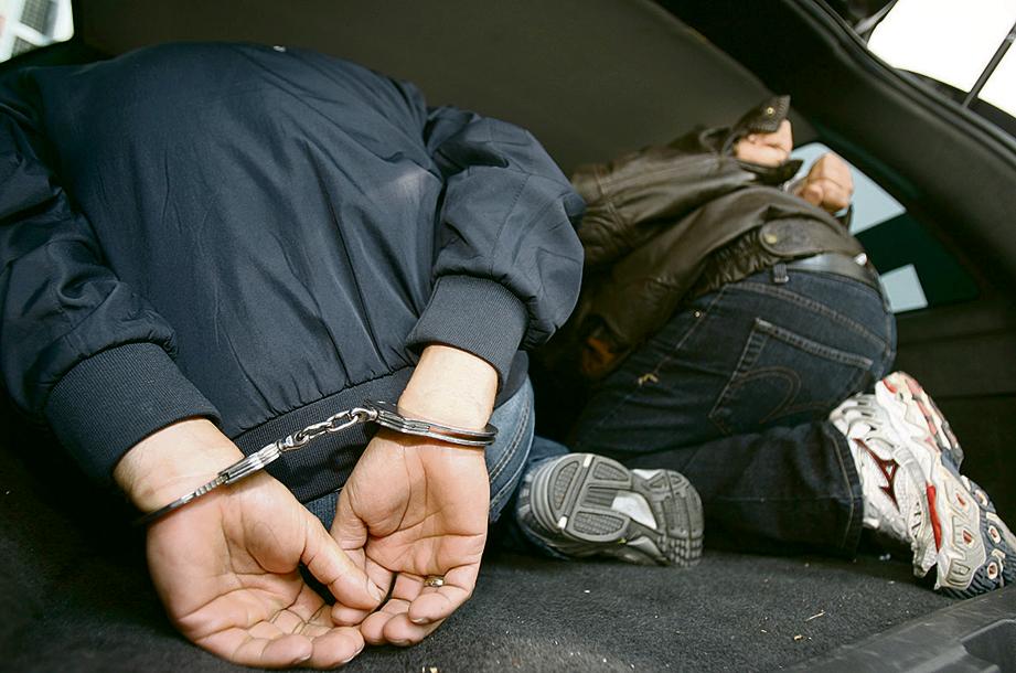 Há atualmente quase 437 mil mandados de prisão a serem cumpridos pelas polícias em todo o país. | Daniel Castellano/Gazeta do Povo