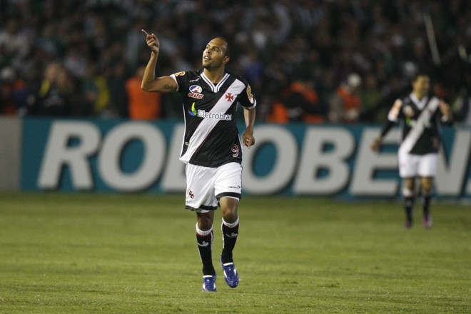 O algoz do jogo de ida, Alecsandro, marcou novamente no Couto Pereira. | Albari Rosa/Gazeta do Povo