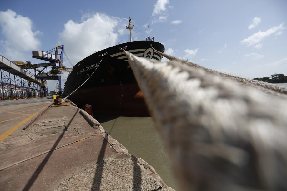 Navio que atravessar Atlântico a partir do Tegram chegará até cinco dias antes na Europa do que as embarcações que partem de Santos ou Paranaguá. | Fotos: Jonathan Campos/gazeta Do Povo
