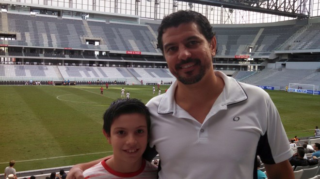 Paranista Juscelino Lima pagou R$ 20 nos ingressos dele e do sobrinho Juan Vicili, que conheceu a Arena no jogo do Andraus. | 