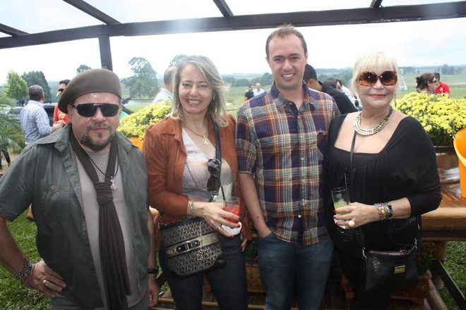 Celso Coppio, Indakéia Lima, Agnaldo Rodrigues e Gladys França. | Tiomkim