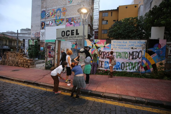 Alunos se reuniram para pedir melhorias na estrutura da Unespar | Giuliano Gomes/Gazeta do Povo