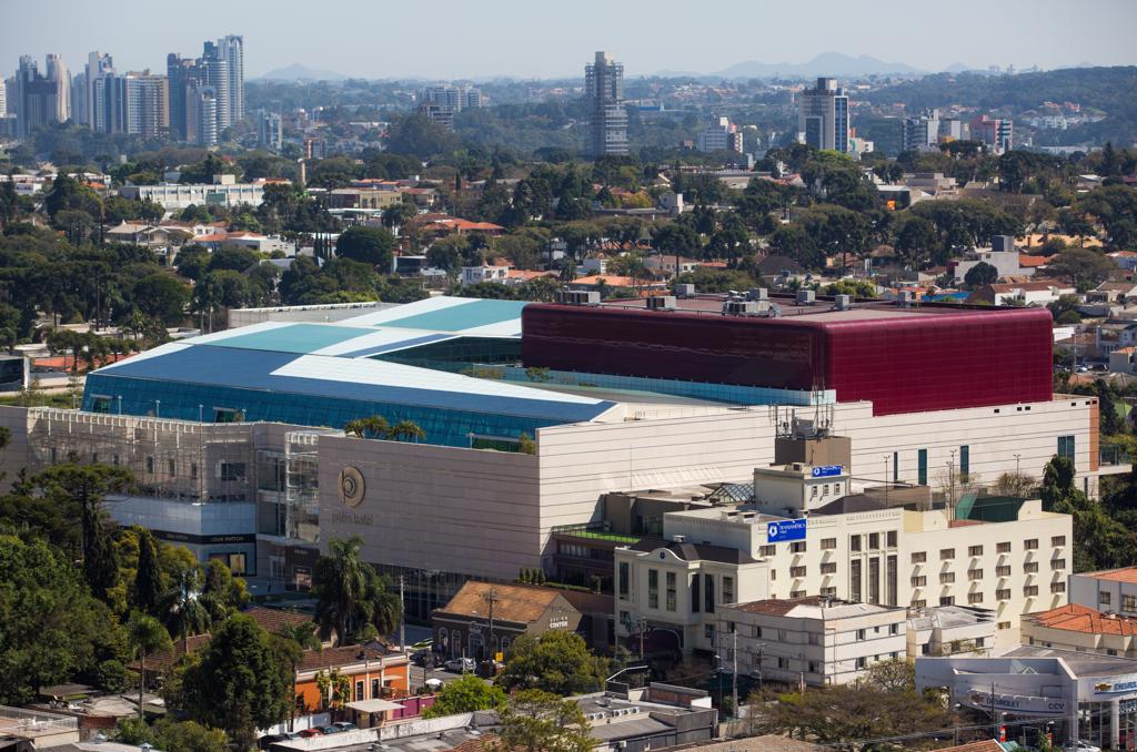 Shopping Pátio Batel, em Curitiba: centros comerciais poderão vender energia para distribuidoras. | Brunno Covello/Gazeta do Povo
