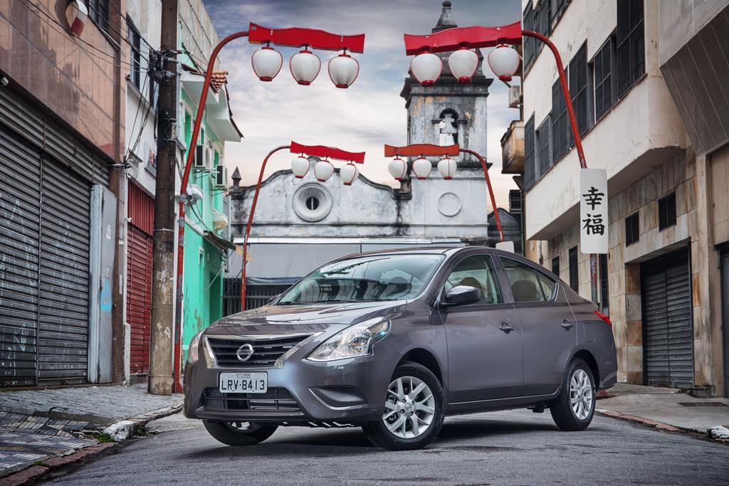 Novo Versa adota visual atualizado e uma opção de motor 1.0 de três cilindros exclusiva para o país |