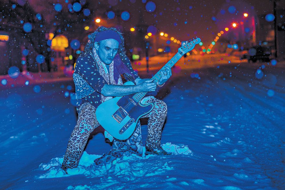 Artista gráfico da polícia durante o dia, à noite Kevin Gleeson vira sósia de Keith Richards | Uli Seit/The New York Times