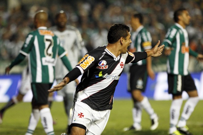 Éder Luis acabou com a esperança de o Coritiba faturar a primeira Copa do Brasil. 3 a 2 para o Coxa, mas sem título nos critérios de desempate. | Walter Alves /Gazeta do Povo