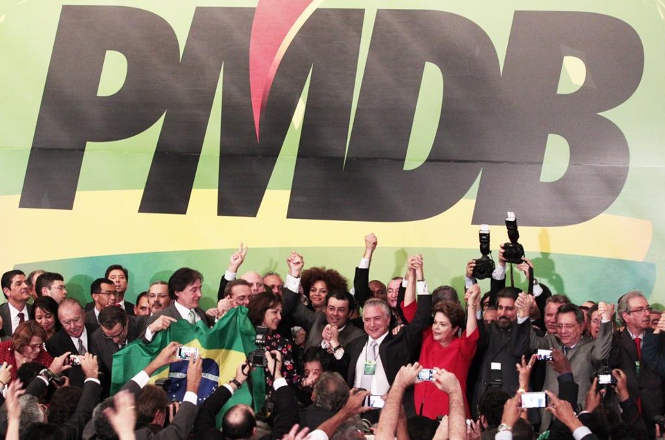 Convenção nacional do PMDB, no ano passado, em que o partido apoiou a candidatura de reeleição de Dilma: decisões como essa são tomadas pela cúpula das siglas e não pelos filiados. | Jorge William/Agência O Globo/Arquivo