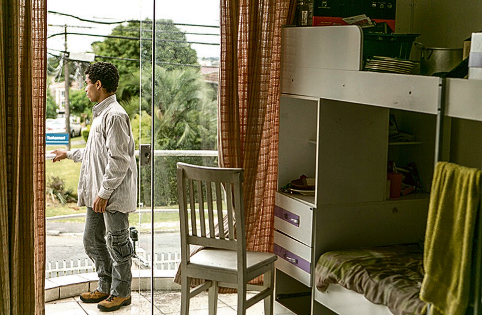 Grupo foi intimado a deixar a casa, mesmo sem ter para onde ir. | Marcelo Andrade/Gazeta do Povo