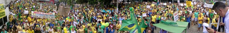 Multidão em verde e amarelo tomou as ruas de Curitiba | Aniele Nascimento/Gazeta do povo