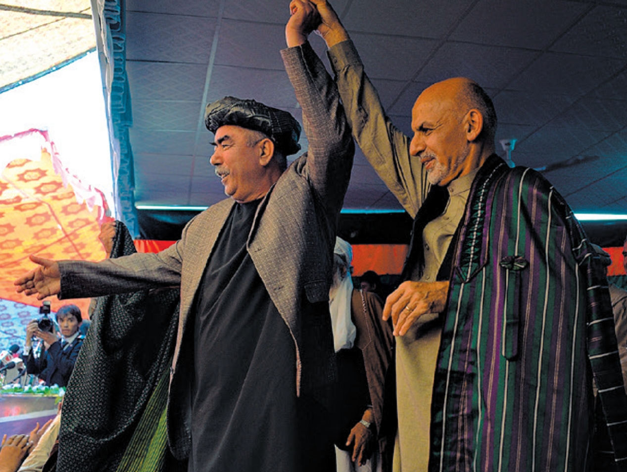 O presidente do Afeganistão, Ashraf Ghani (à dir.), e seu primeiro-vice-presidente, Abdul Rashid Dostum | Farshad Usyan/Agence France-Presse — Getty Images