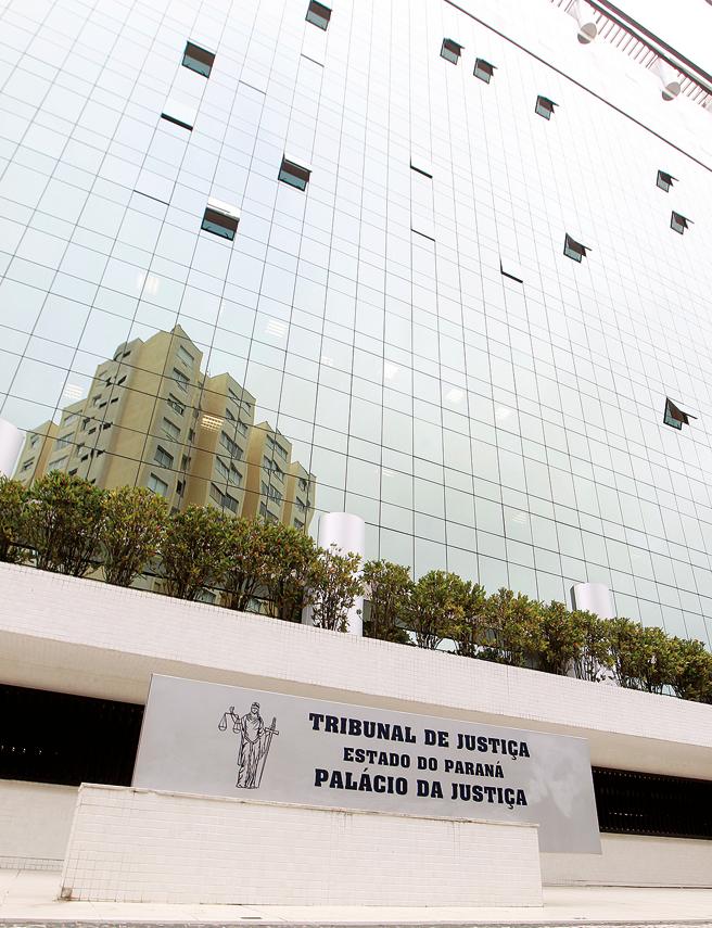 Sede do Tribunal de Justiça, no Paraná: governo não faz repasses desde outubro de 2014. | Antônio More / Agência de Notícias Gazeta do Povo/GAZETA