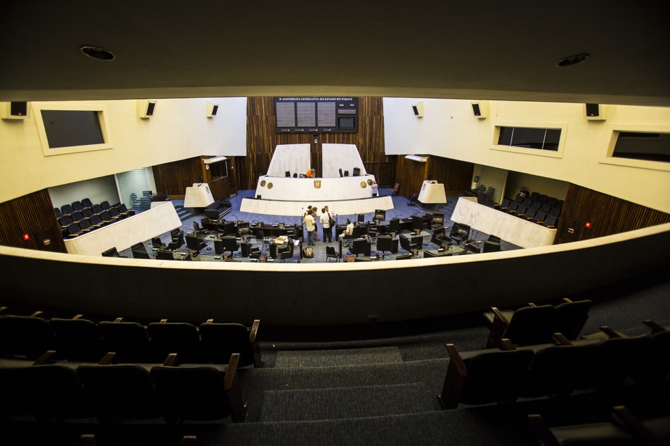 Abi recebeu da Alep por seis anos após ser nomeado para gabinete inexistente Plenário da Assembleia Legislativa: ação na Justiça questiona a nomeação de Abi feita em 2001 para gabinete inexistente de Beto Richa. | Lineu Filho/Tribuna do Paraná