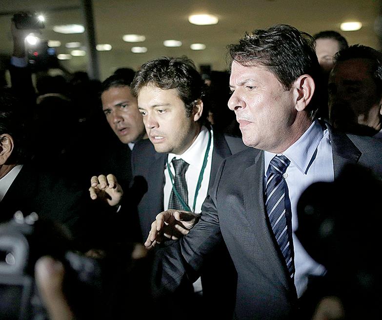 Cid Gomes (dir): bate-boca com a base e alfinetadas no PMDB. | Ueslei Marcelino/Reuters