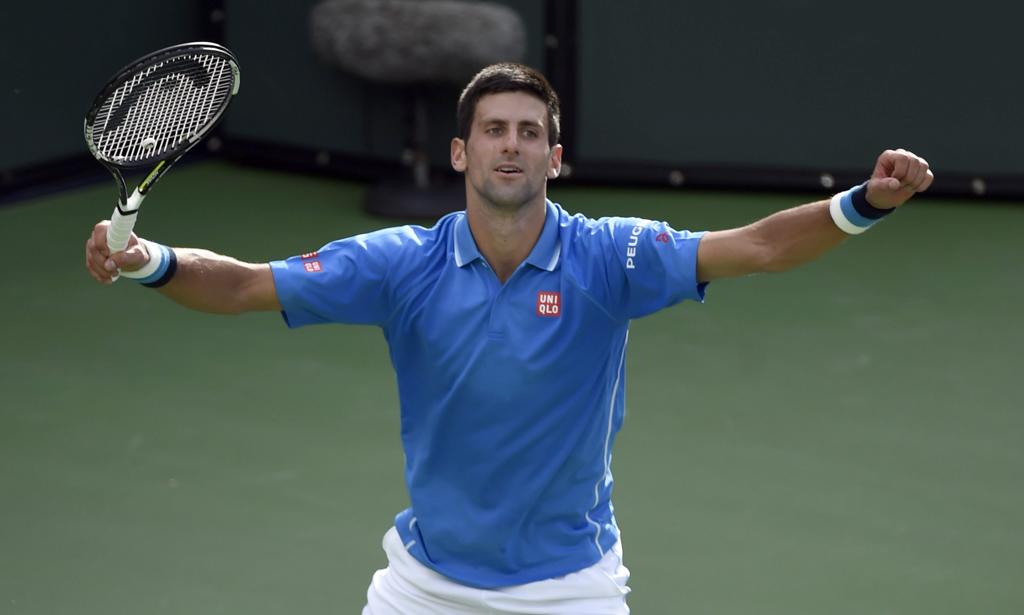 Tenista sérvio Novak Djokovic comemora vitória sobre Roger Federer em Indian Wells | PAUL BUCK/EFE