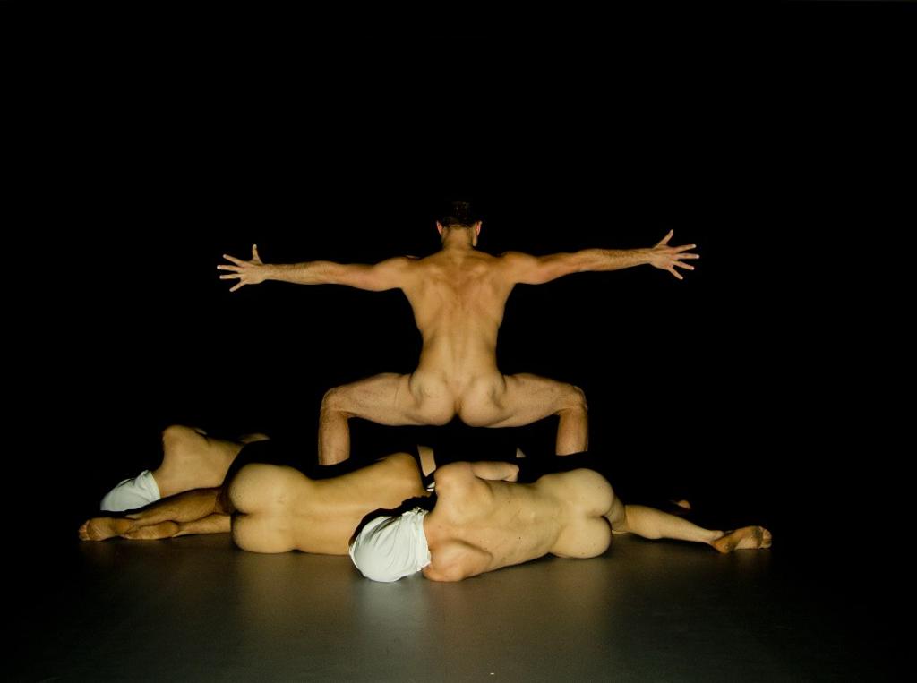 Grupo dinamarquês em ação: ritos de passagem. | Divulgação/