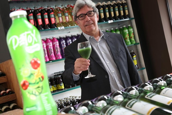 Sucesso do suco de uva sem açúcar e conservantes levou a empresa Famiglia Zanlorenzi a lançar uma linha de bebidas naturais, conta o diretor comercial Teodósio Piedrahita. | Ivonaldo Alexandre/Gazeta do Povo