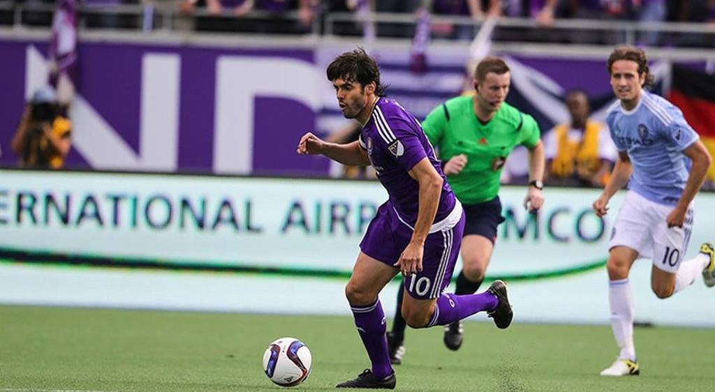 Kaká domina a bola na partida contra o New York City. | Orlando City/Divulgação