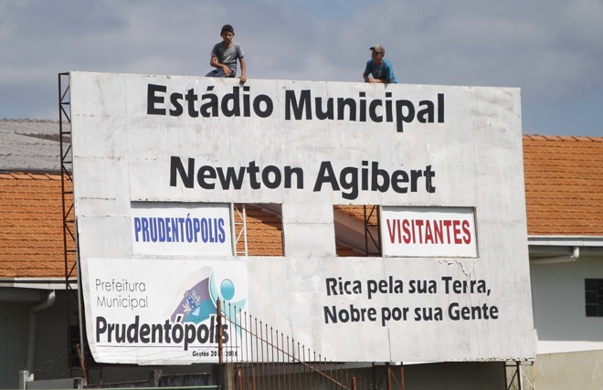 Placar do Estádio Newton Agibert antes do jogo entre Prudentópolis e Coritiba | Jonathan Campos / Gazeta do Povo