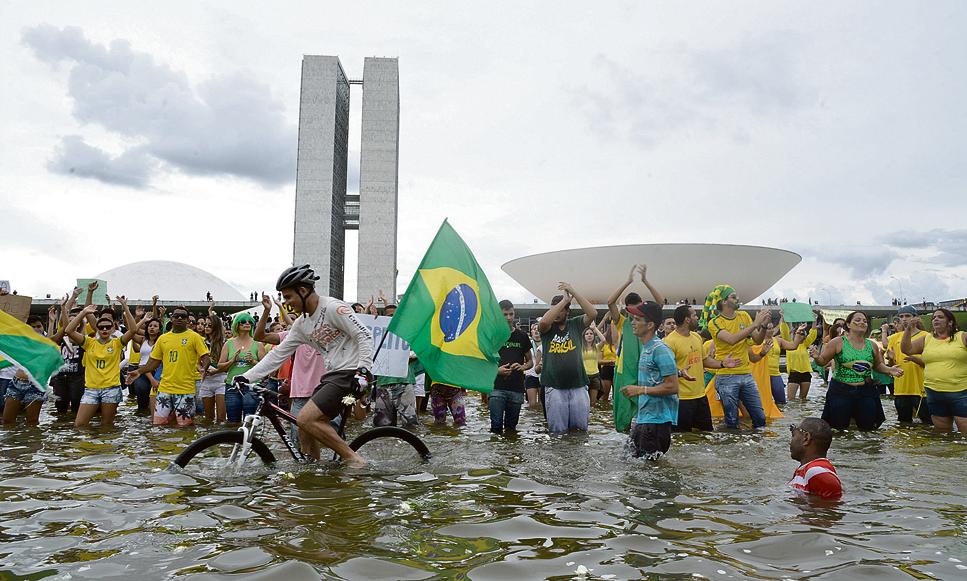 Manifestação em Brasília: líderes oposicionistas pretendem aumentar a pressão para que os envolvidos na Lava Jato sejam punidos. | José Cruz/Agência Brasil