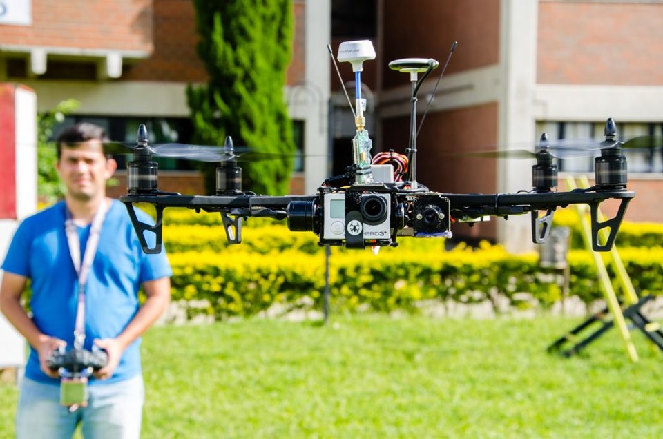 EUA debatem regras para disciplinar o uso de drones: norma mais dura determina que o aparelho precisa ficar ao alcance da vista do “piloto” durante o voo. | Rafael Freitas