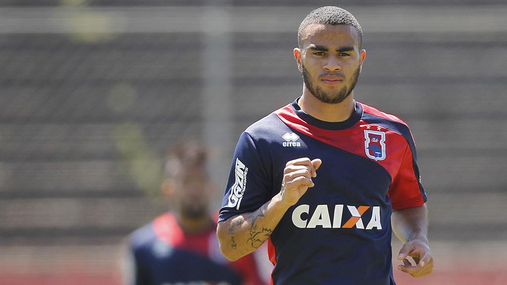 Carlinhos é o artilheiro do Paraná no Estadual com três gols. | Jonathan Campos/Gazeta do Povo