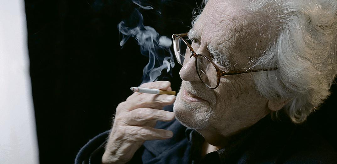 Filme é uma conversa ao pé do ouvido entre Carlos Nader e o documentarista Eduardo Coutinho. | Divulgação