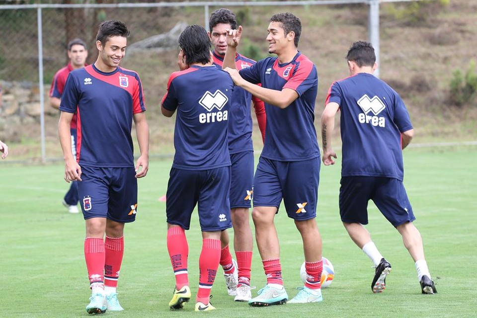 A um ponto de garantir vaga nas quartas de final do Estadual, jogadores  do Paraná revelam ambiente leve nos treinamentos. | Ivonaldo Alexandre/Gazeta do Povo