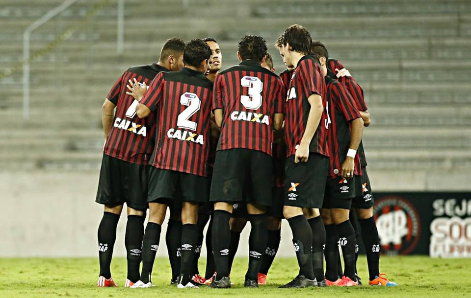 Time A do Atlético antes da partida com o Foz: derrota. | Hugo Harada/Gazeta