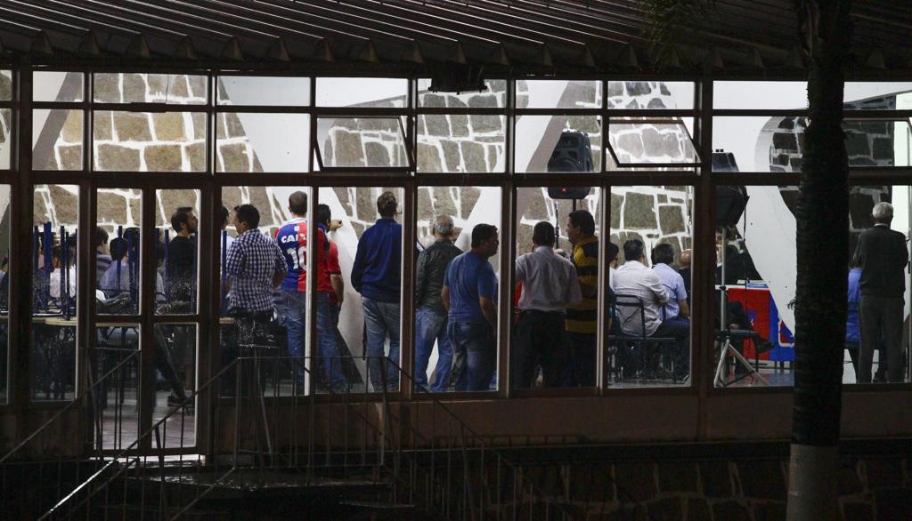 Encontro na sede social do Paraná, na Avenida Presidente Kennedy, aumentou a pressão pela saída do presidente Rubens Bohlen. | Daniel Castellano/Gazeta do Povo