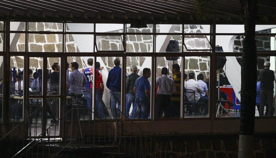 Encontro na sede social do Paraná, na Avenida Presidente Kennedy, aumentou a pressão pela saída do presidente Rubens Bohlen. | Daniel Castellano/Gazeta do Povo