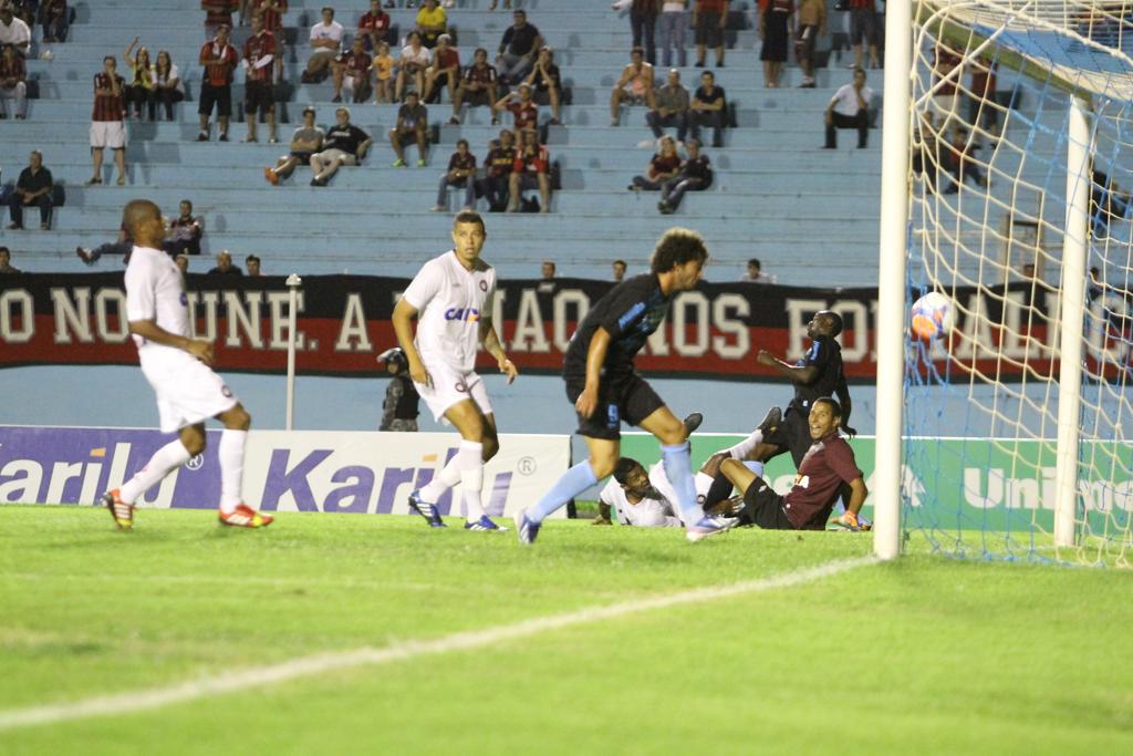 Vitória do Londrina sobre o Atlético por 4 a 1 em 2014 | Gilberto Abelha/Gilberto Abelha