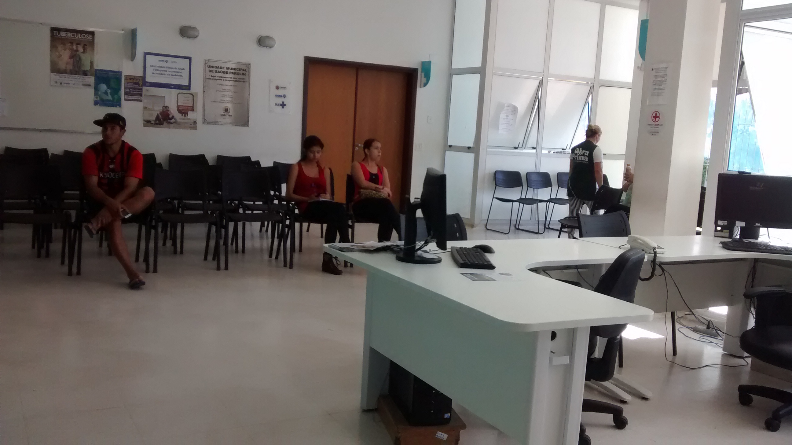 Movimento no posto de saúde do Prado Velho era pequeno nesta manhã de terça-feira (31) | Felipe Vanini/Especial para a Gazeta do Povo