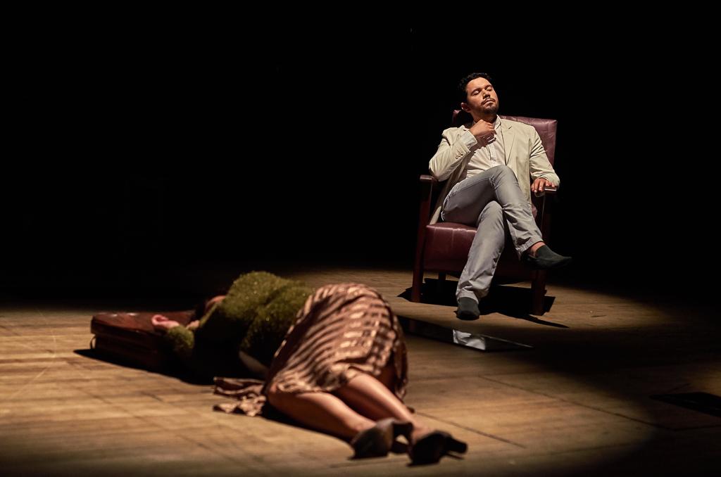 Teatro Experimental da UFPR foi providencial para espetáculo exigente. | Fernando Favero/Divulgação