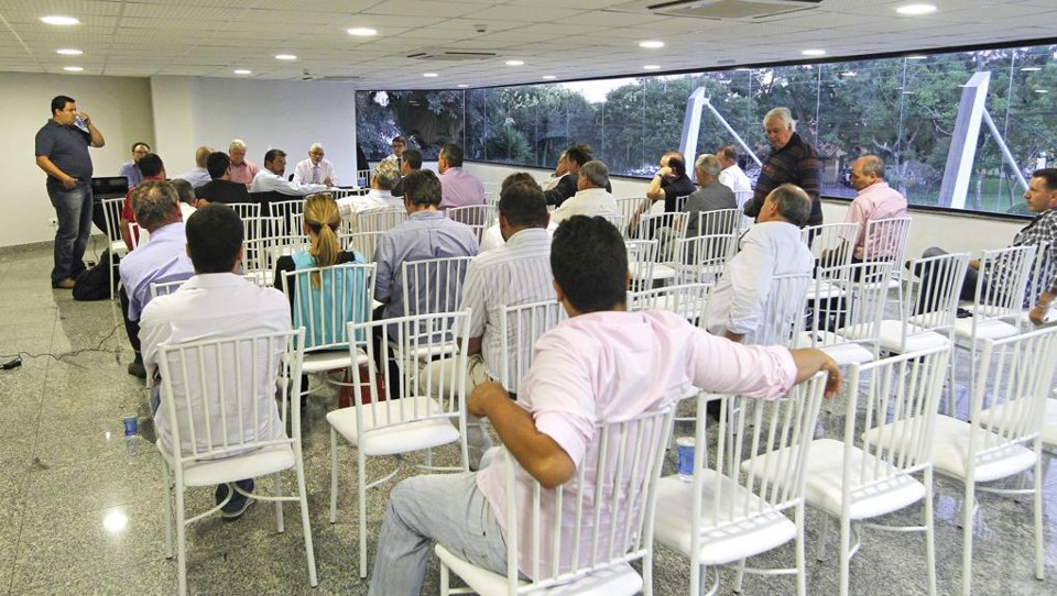 Reunião do Conselho Consultivo do Paraná, em que Rubens Bohlen decidiu seguir na presidência do clube. | Antônio More/Gazeta do Povo