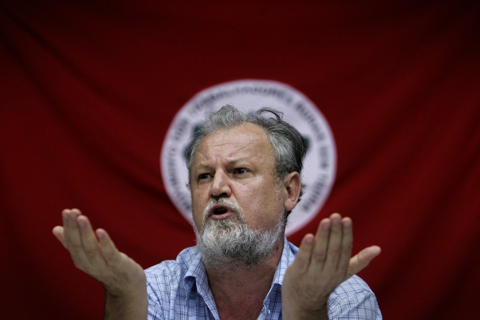 Diante de um público estimado em 5 mil pessoas pela Brigada Militar, Stédile prometeu “botar o povo na rua” depois das manifestações de domingo “para garantir que este país faça as reformas necessárias” | ml/pa/MAURICIO LIMA