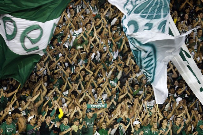 A torcida coxa-branca comemorou muito a vaga inédita do time na final da Copa do Brasil. | Hedeson Alves / Gazeta do Povo