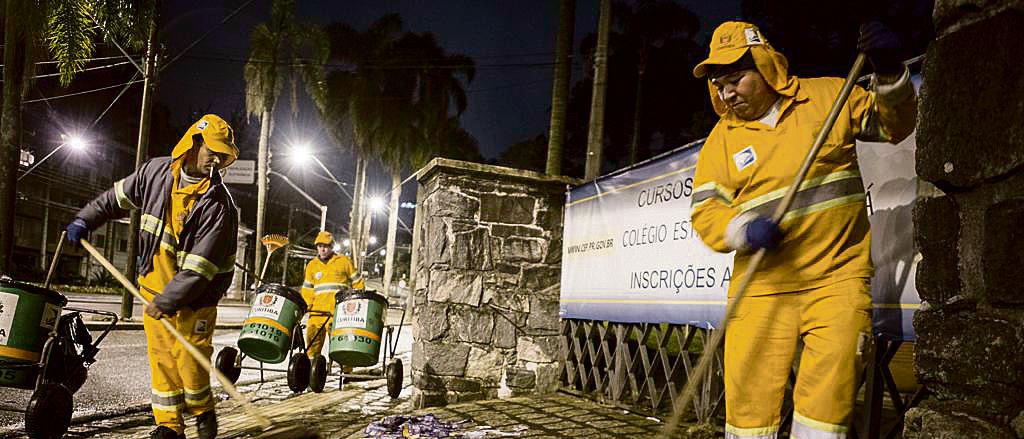 Decisão será tomada em assembleia em frente à empresa durante a manhã desta terça-feira. | Henry Milléo/Gazeta do Povo