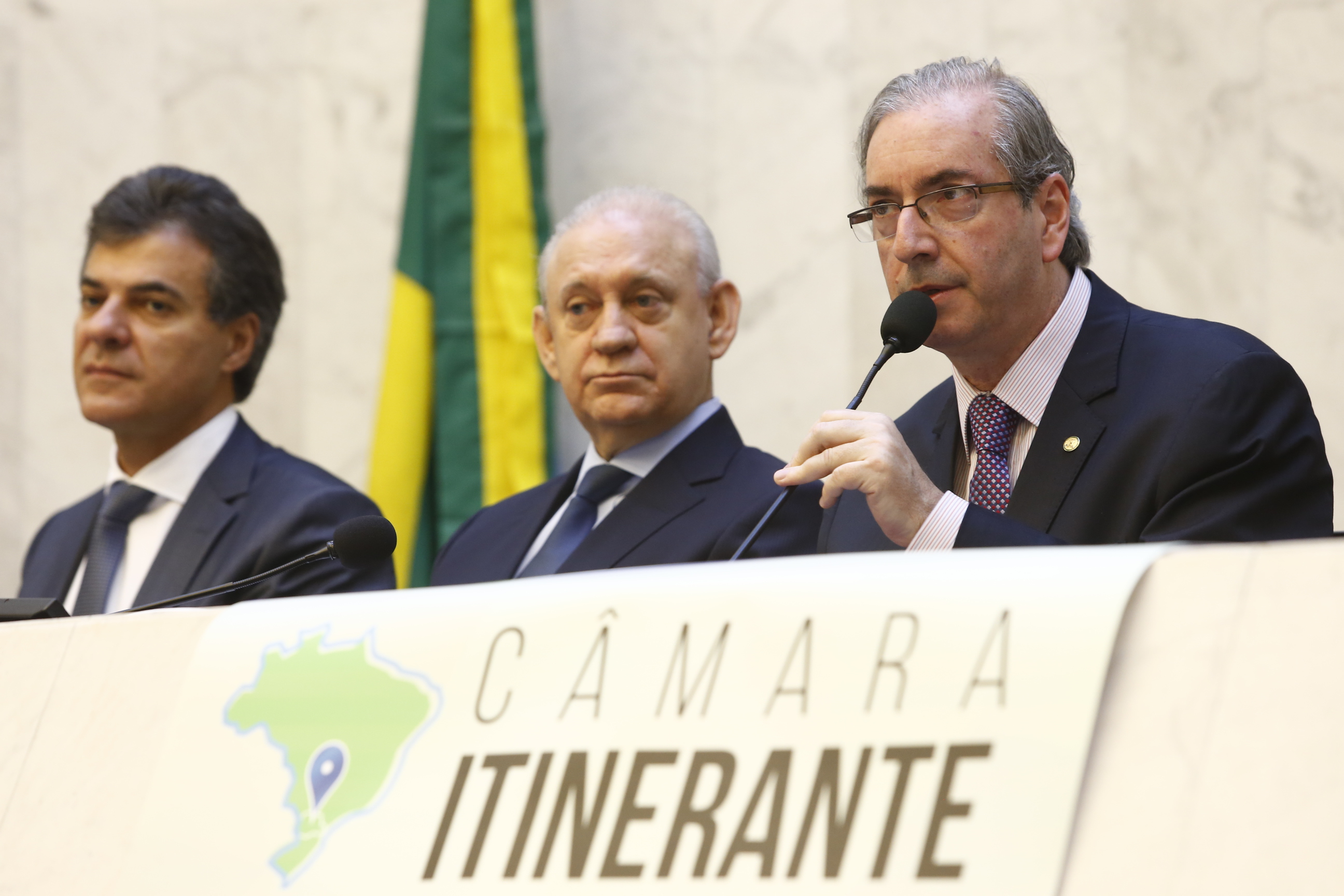 Ao lado de Beto Richa e Ademar Traiano, Cunha fala aos paranaenses, | Hugo Harada/Gazeta do Povo