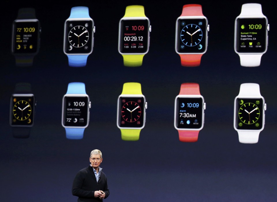 Relógio foi apresentado nesta segunda-feira (9) pelo CEO da Apple, Tim Cook. | Robert Galbraith/Reuters