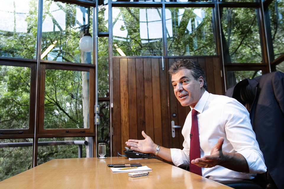 Manobra financeira de Richa reduz em até R$ 3,5 bilhões o resultado primário – receitas menos despesas – para o período 2013-2016. | Daniel Castellano/Gazeta do Povo