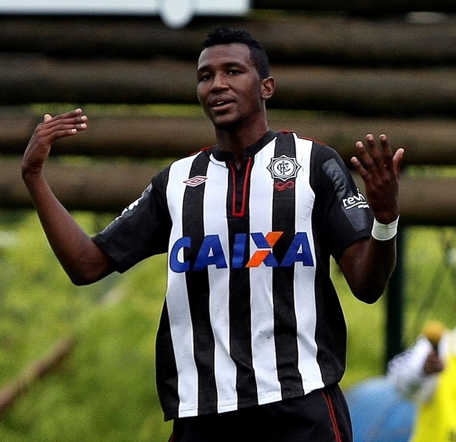 Em 2012 o Atlético lançou uma camisa em homenagem ao Internacional, um de seus fundadores ao lado do América. Na foto utilizada por Douglas Coutinho. | Arquivo GRPCOM