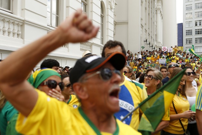 Senhor indignado. | Marcelo Andrade/Gazeta do Povo