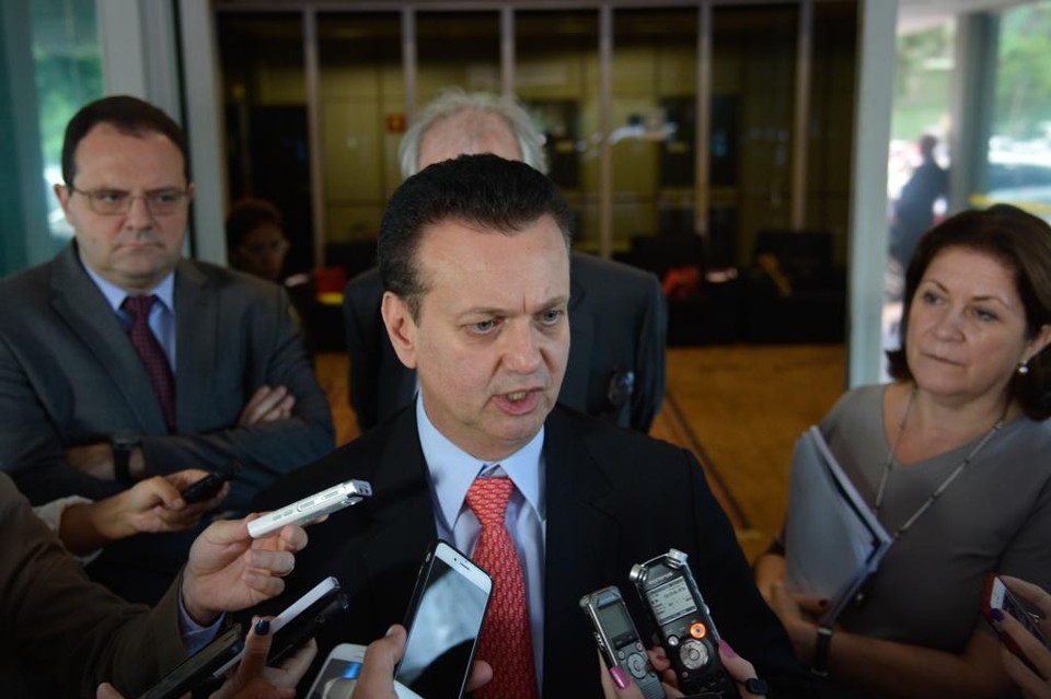Gilberto Kassab, observado por Nelson Barbosa e Miriam Belchior: esforço para criar agenda positiva. | Fábio Rodrigues Pozzebom/Agência Brasil