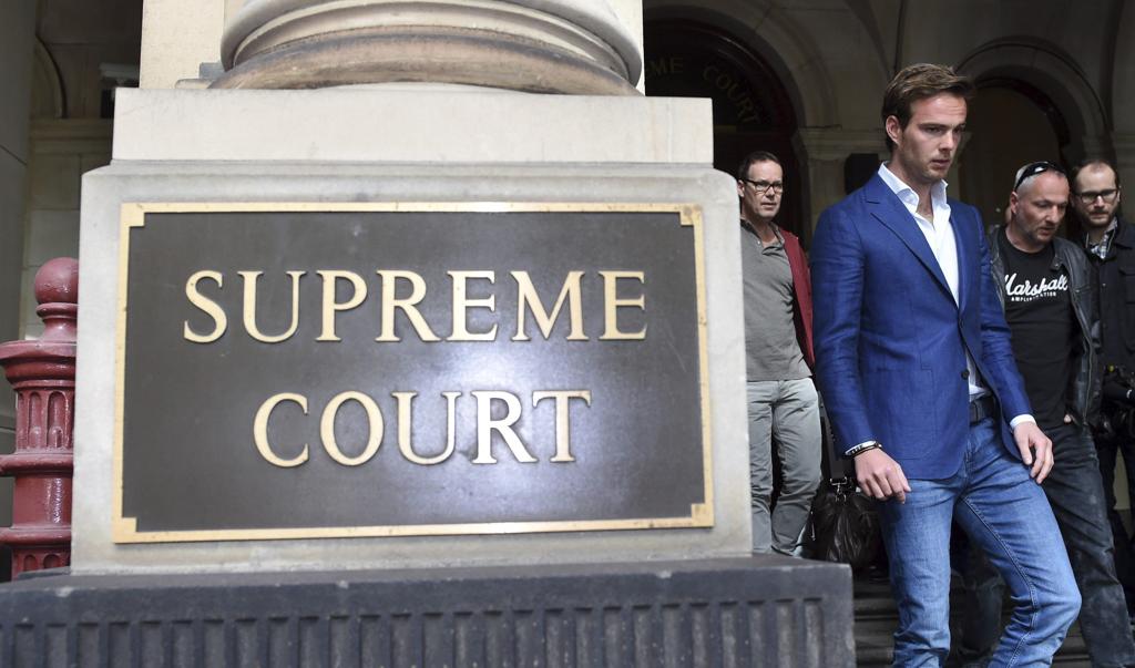 Giedo Van der Garde deixa a Suprema Corte em Melbourne, após ter decisão favorável à sua presença no grid. | Julian Smith/EFE